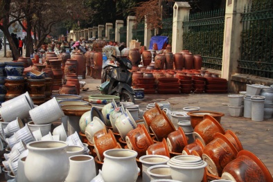 Hàng gốm sứ Việt khoe sắc trên thị trường Tết